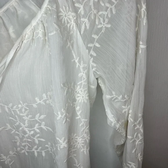 Elegant White Lace Women's Top - Picture 8 of 8